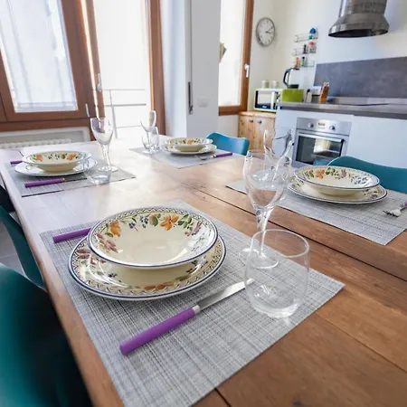 La Torre - By Myhomeincomo Apartment