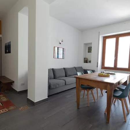 Apartmán La Torre - By Myhomeincomo Como